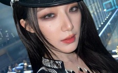 火车上顶着妈妈下面好热好紧